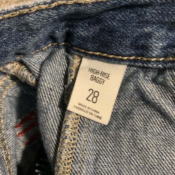 BDG Light Washed Jeans - Picture 4 of 4